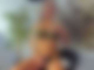 Live cam show with BlueEyesDesire - Mature on AdultVida.com