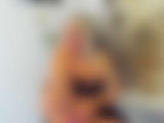Live cam show with BlueEyesDesire - Shaved Pussy Mature on Camming Site