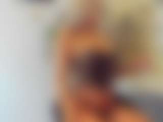 Live cam show with BlueEyesDesire - Fingering on StripNow