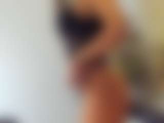 Live cam show with BlueEyesDesire - Erotic Dance on xheatlive.com