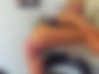 BlueEyesDesire's Live Sex Cam Show