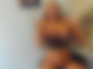 Live cam show with BlueEyesDesire - Shaved Pussy Mature on Camsoda