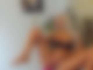 BlueEyesDesire's Live Sex Cam Show