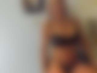 BlueEyesDesire's Live Sex Cam Show