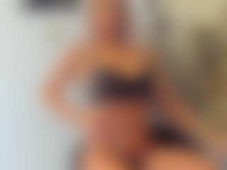 BlueEyesDesire's Live Sex Cam Show