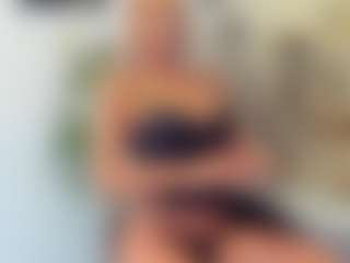 BlueEyesDesire's Live Sex Cam Show