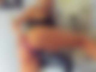 BlueEyesDesire's Live Sex Cam Show
