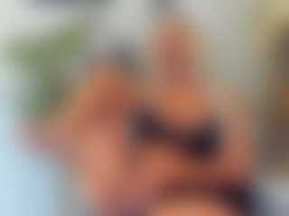 Live cam show with BlueEyesDesire - Smoking on Dolls Live