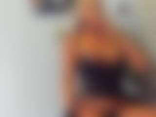Live cam show with BlueEyesDesire - Athletic Strip on livesuperchat.net