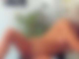 Live cam show with BlueEyesDesire - Squirt on Fit Hotties