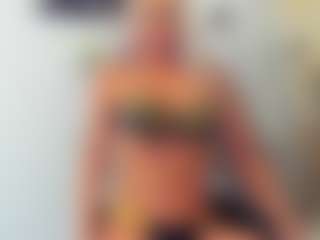 Live cam show with BlueEyesDesire - Athletic Middle Aged on livesuperchat.net