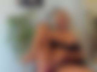 BlueEyesDesire's Live Sex Cam Show