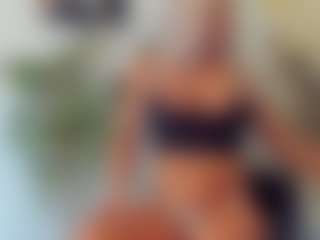 Live cam show with BlueEyesDesire - Striptease on Dolls Live