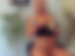 Live cam show with BlueEyesDesire - Squirt on Dolls Live