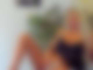 Live cam show with BlueEyesDesire - Athletic on dropp.cam