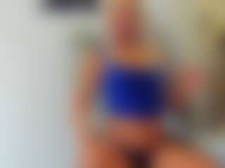 Live cam show with BlueEyesDesire - Athletic on livesexfox.com