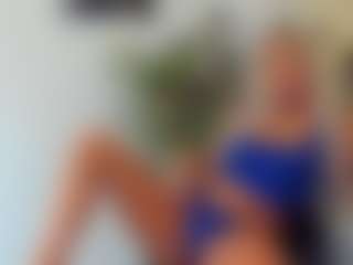 BlueEyesDesire's Live Sex Cam Show