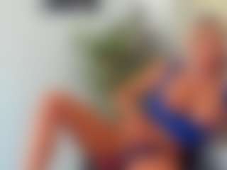 BlueEyesDesire's Live Sex Cam Show