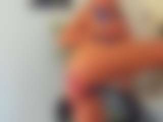 Live cam show with BlueEyesDesire - Gamer Athletic on livesexfox.com