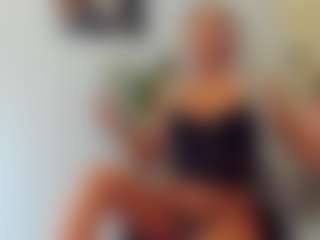 BlueEyesDesire's Live Sex Cam Show