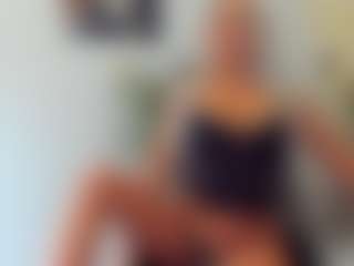 BlueEyesDesire's Live Sex Cam Show