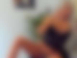 BlueEyesDesire's Live Sex Cam Show