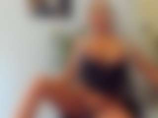 BlueEyesDesire's Live Sex Cam Show