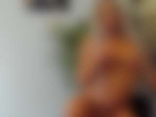 BlueEyesDesire's Live Sex Cam Show