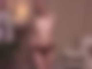 Live cam show with EileenMacmullan - College on Streamer API