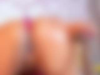 Live cam show with Laura-Torrees - Natural on StripNow