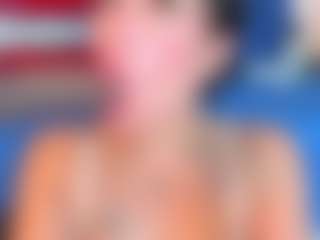Live cam show with Laura-Torrees - Small Tits Mature on livesuperchat.net