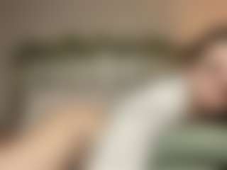 Live cam show with Quinn - Tease Teen (18+) on CamwithHer