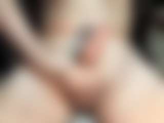 dzo74830's Live Sex Cam Show