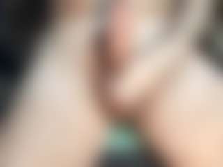 dzo74830's Live Sex Cam Show