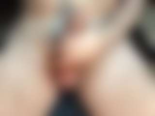 dzo74830's Live Sex Cam Show