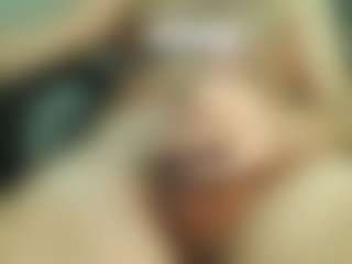 dzo74830's Live Sex Cam Show