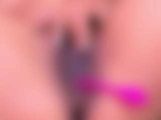 Live cam show with Jazmine-Bloom - Deepthroat on CamClone