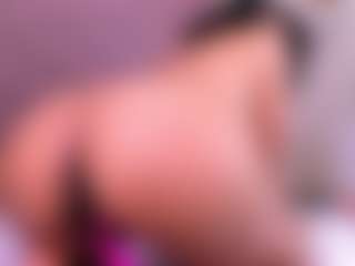 Live cam show with Jazmine-Bloom - HD on Camsoda