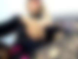 Live cam show with laura-fit - Brown Hair on Dare Cams
