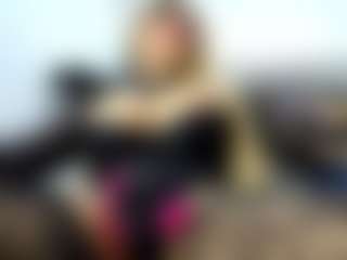 Live cam show with laura-fit - Flat Chested on Soda Cam