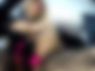 Live cam show with laura-fit - Big Balls on Soda Cam
