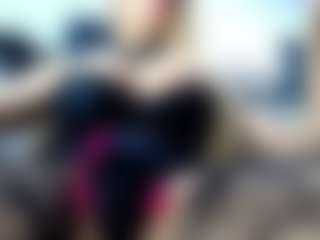 Live cam show with laura-fit - Tease on eurowanks.com