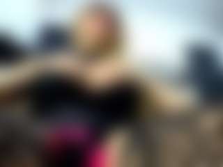Live cam show with laura-fit - Drinking on googirlz