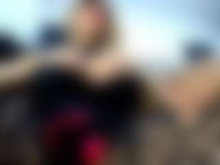 Live cam show with laura-fit - Caucasian on Latina Girls
