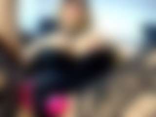 Live cam show with laura-fit - Tease on milfzrlive.com