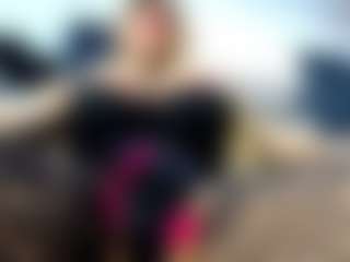 Live cam show with laura-fit - Blonde Hair on Camiplay Live