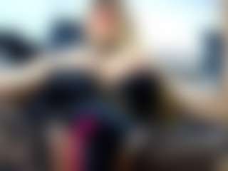 Live cam show with laura-fit - Latina on StripNow | colombia