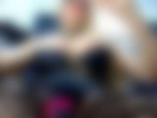 Live cam show with laura-fit - Biracial on Soda Cam