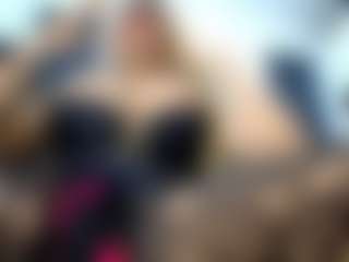 Live cam show with laura-fit - Average on CamwithHer