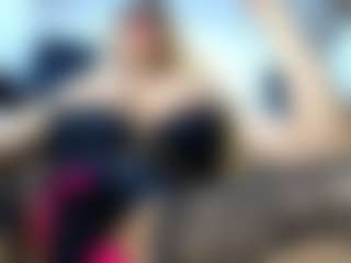Live cam show with laura-fit - Caucasian on madthumbs